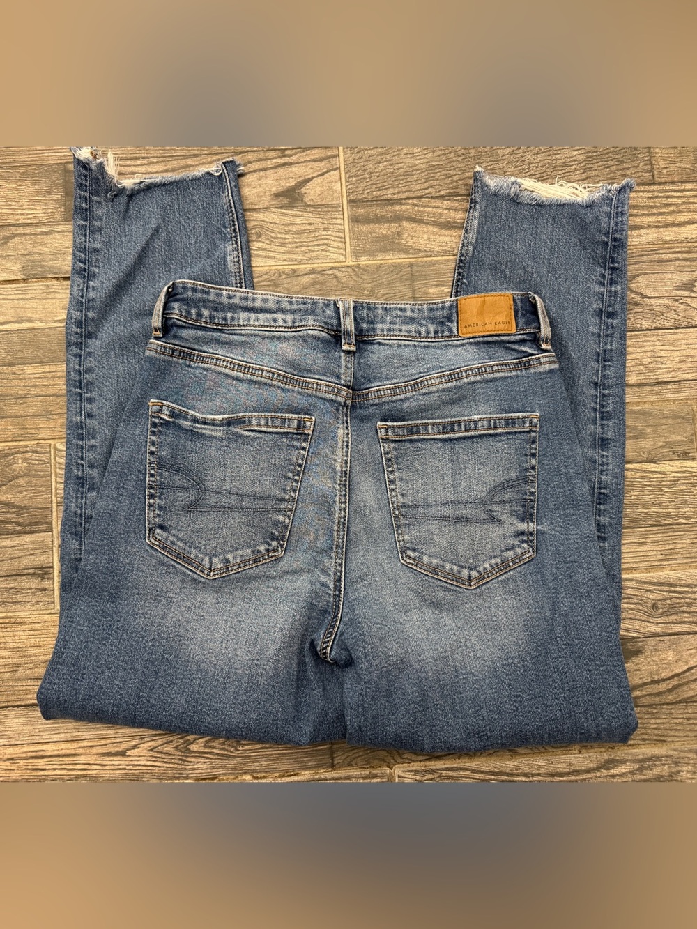 American Eagle Distressed Mom Jean - size 6